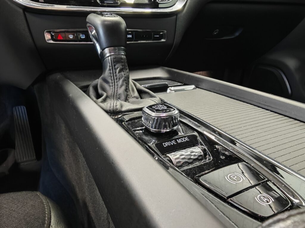 Volvo V60 Cross Country, image 10