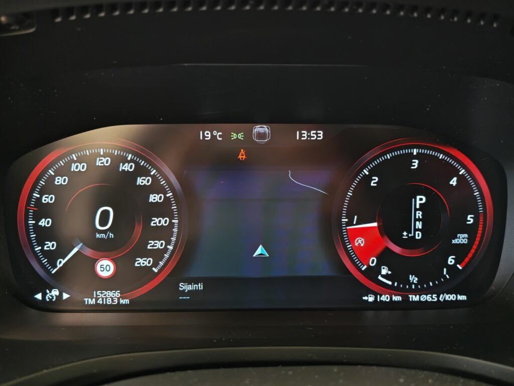Volvo V60 Cross Country, image 11