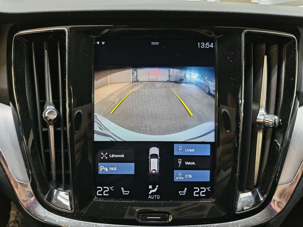 Volvo V60 Cross Country, image 12