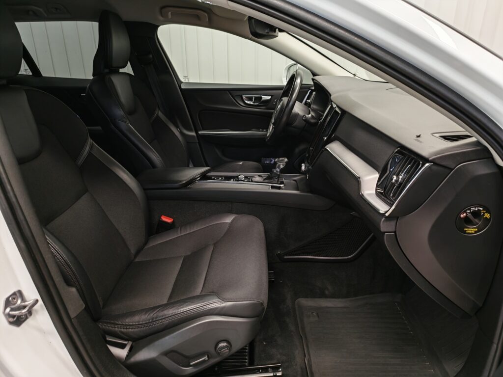 Volvo V60 Cross Country, image 14