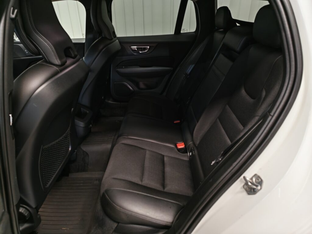 Volvo V60 Cross Country, image 15