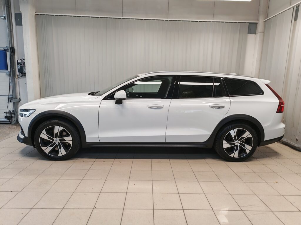 Volvo V60 Cross Country, image 4