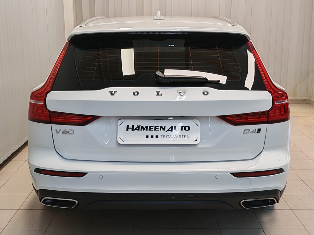 Volvo V60 Cross Country, image 6