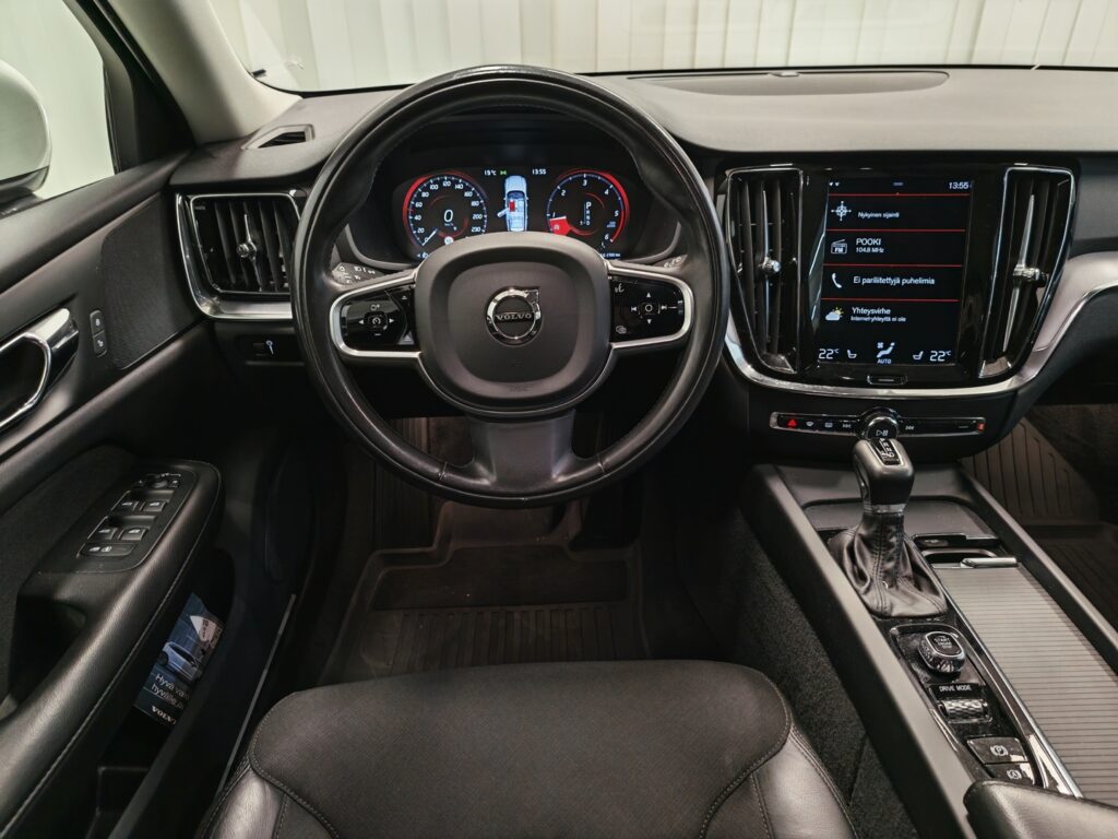 Volvo V60 Cross Country, image 8