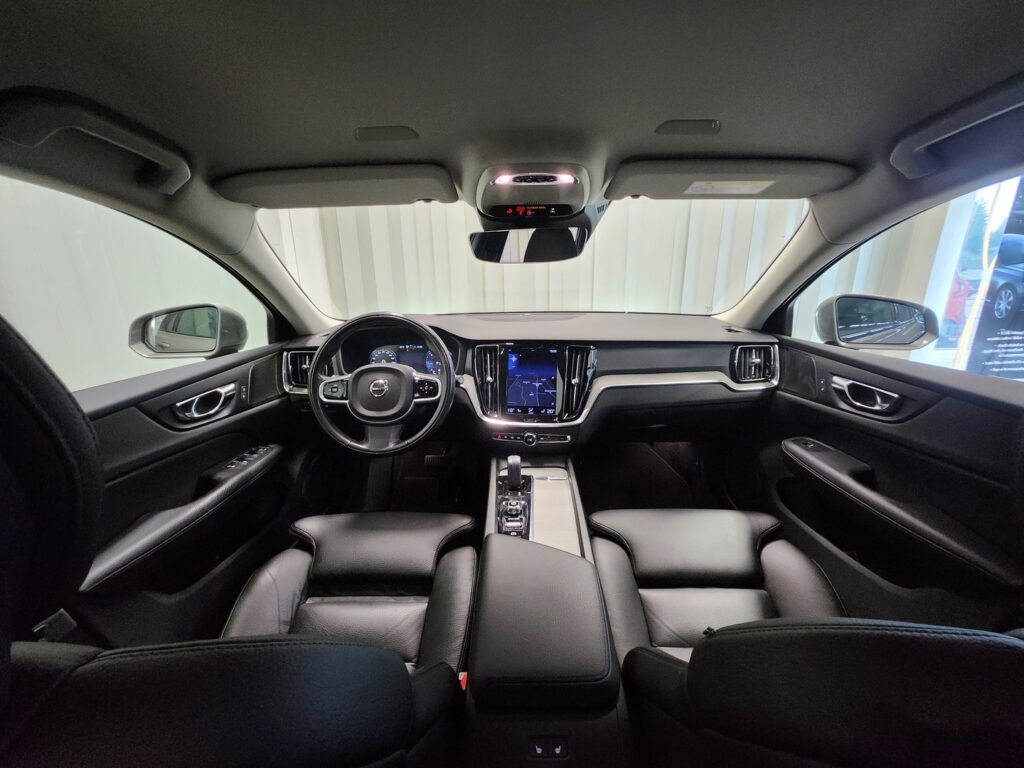 Volvo V60 Cross Country, image 10