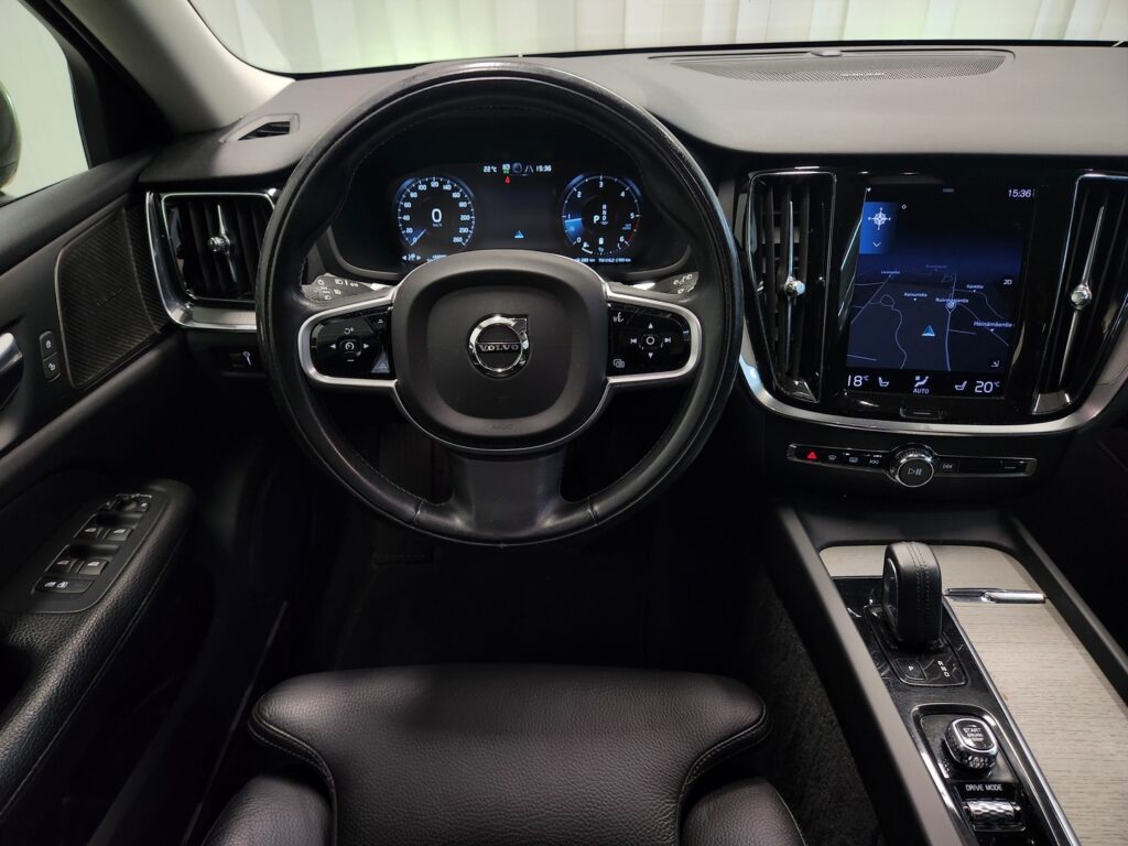 Volvo V60 Cross Country, image 11