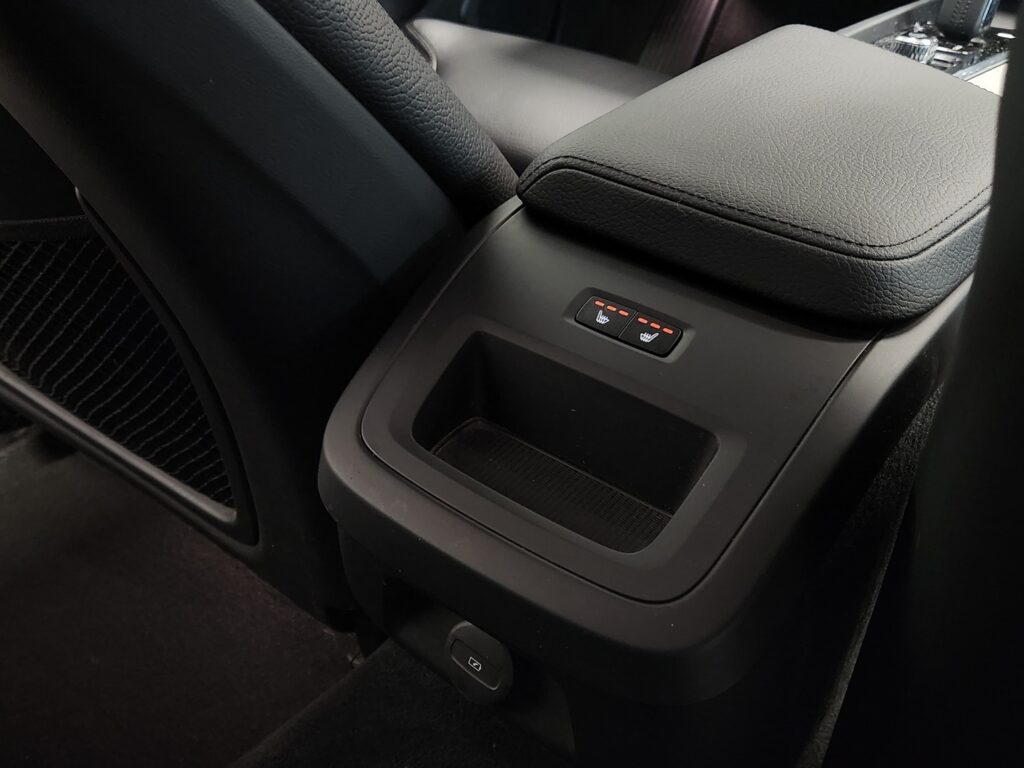 Volvo V60 Cross Country, image 18