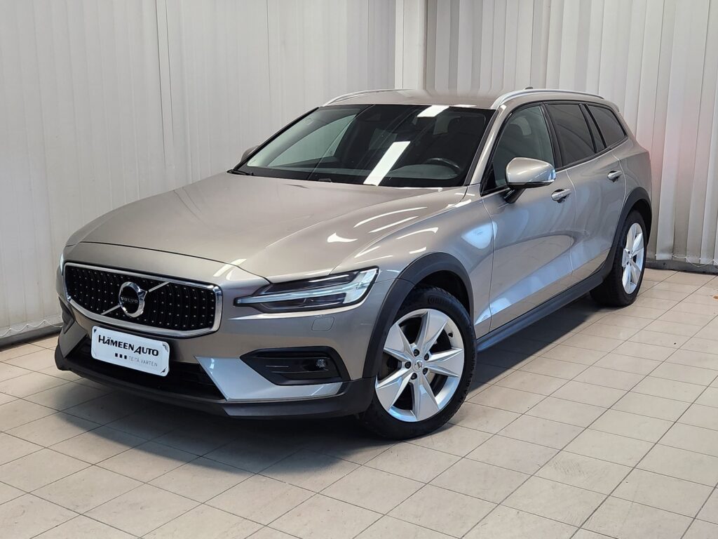 Volvo V60 Cross Country, image 2