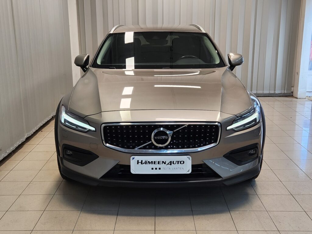 Volvo V60 Cross Country, image 3