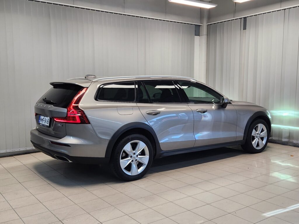 Volvo V60 Cross Country, image 5
