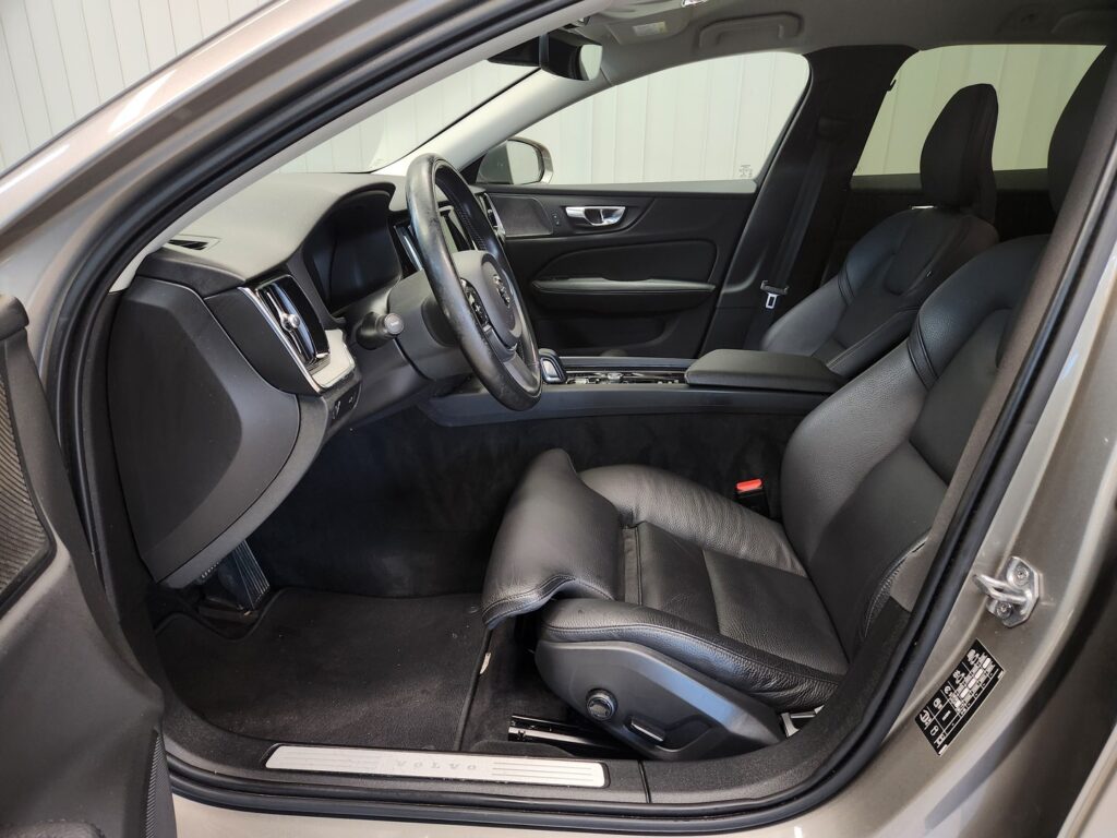 Volvo V60 Cross Country, image 6