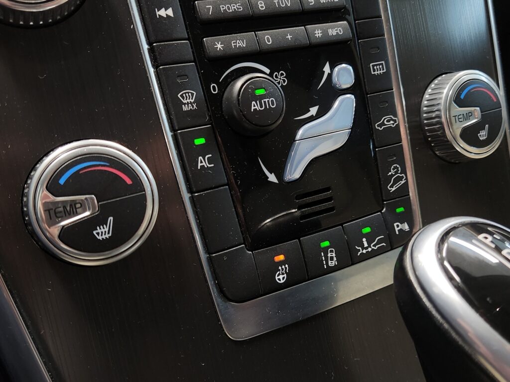 Volvo XC60, image 17