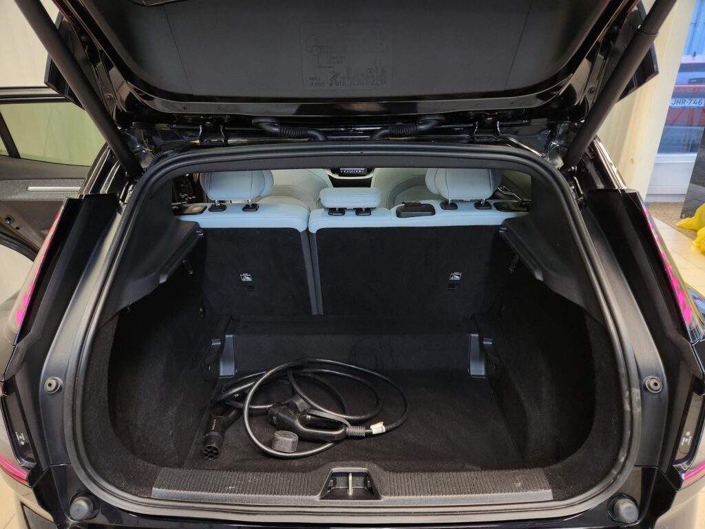 Volvo EX30, image 17