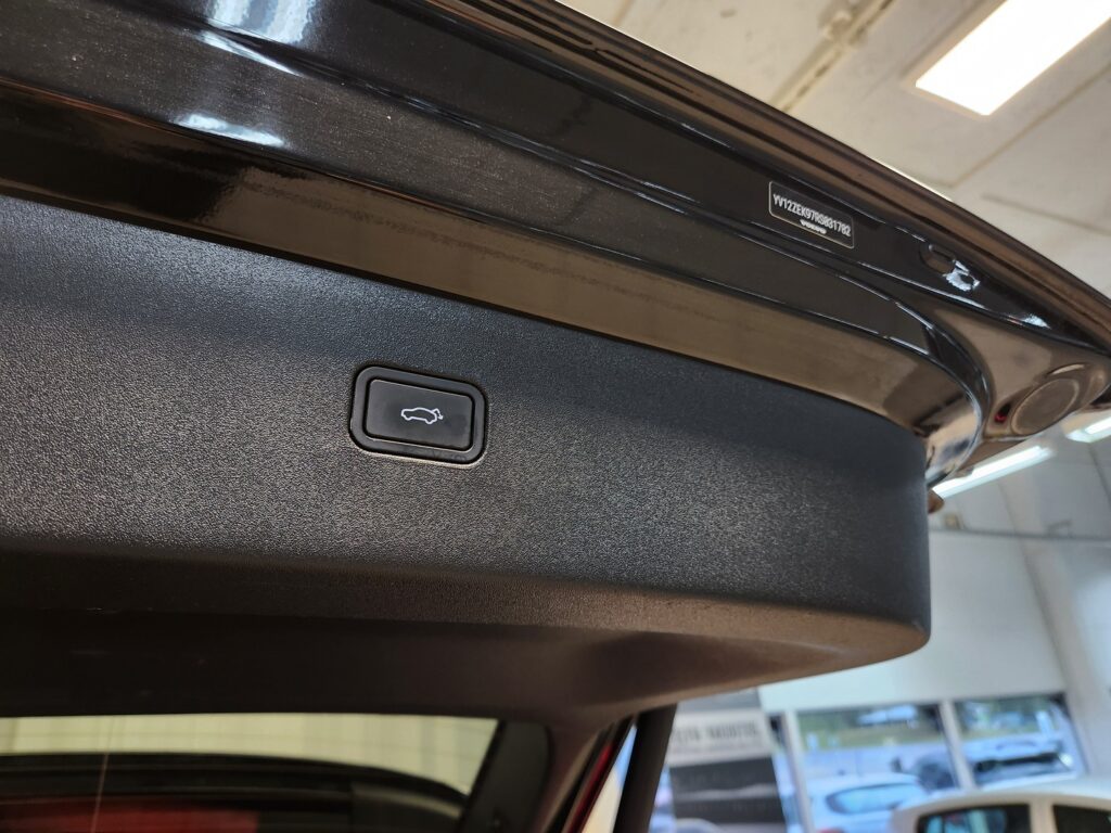 Volvo EX30, image 18