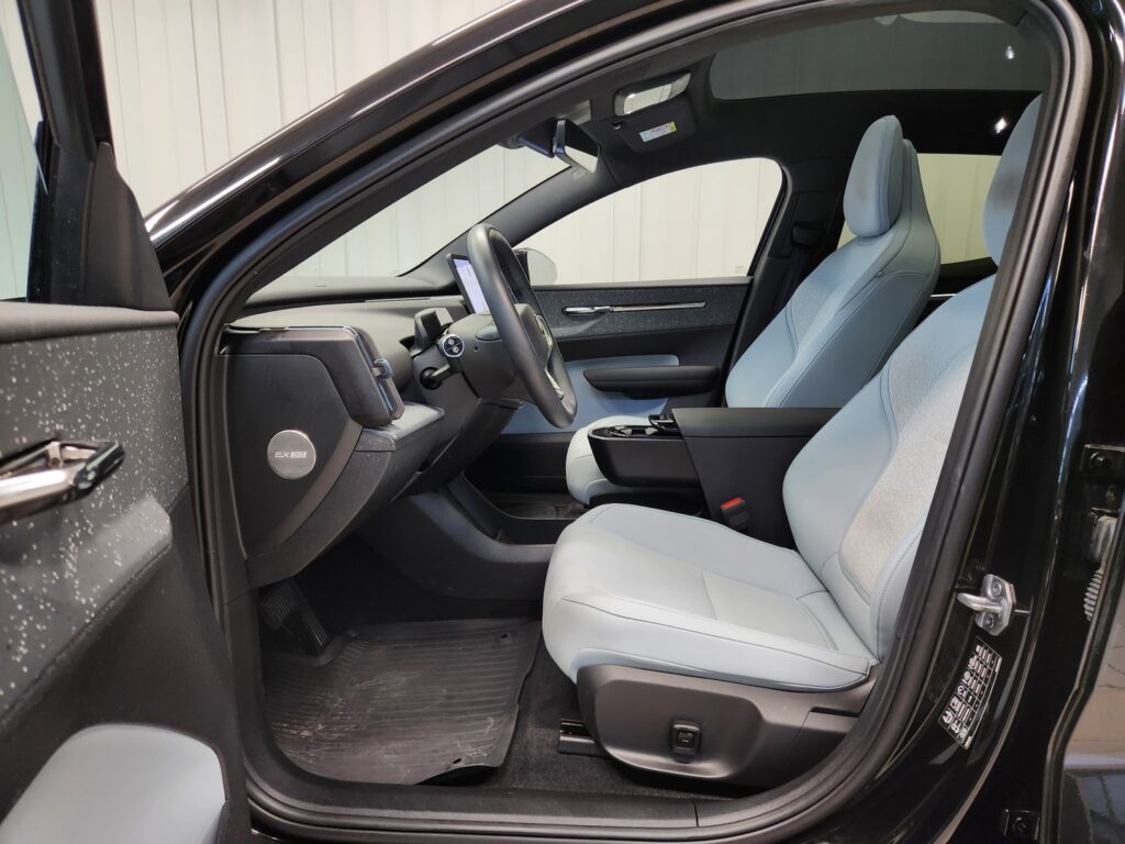 Volvo EX30, image 6