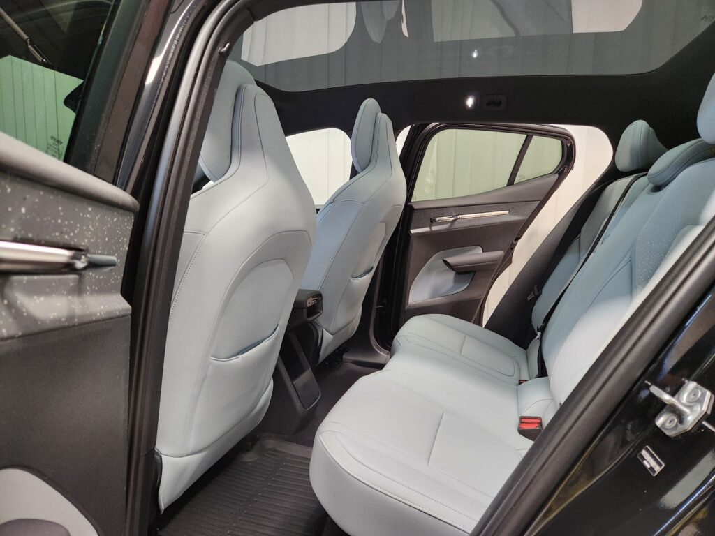 Volvo EX30, image 7
