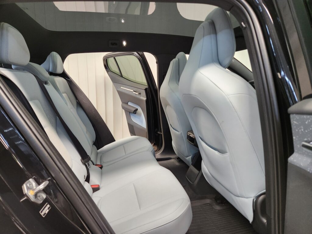 Volvo EX30, image 8