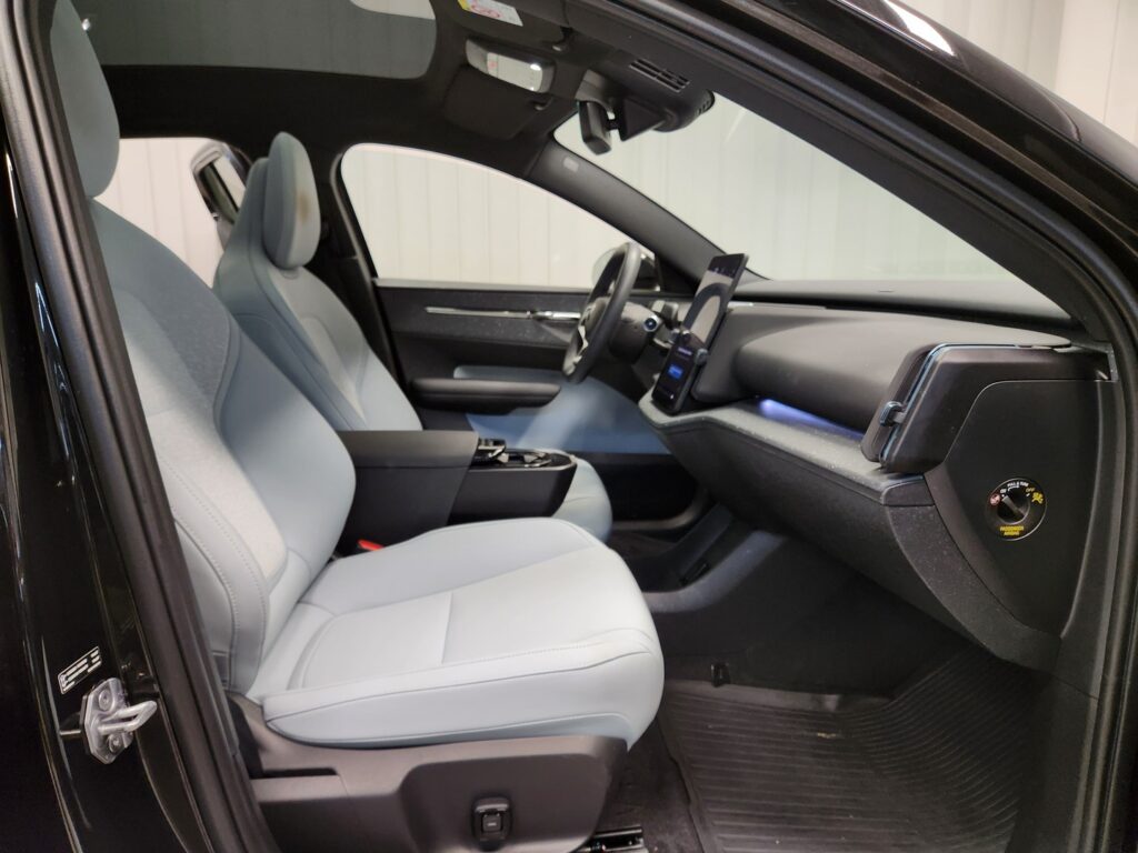 Volvo EX30, image 9