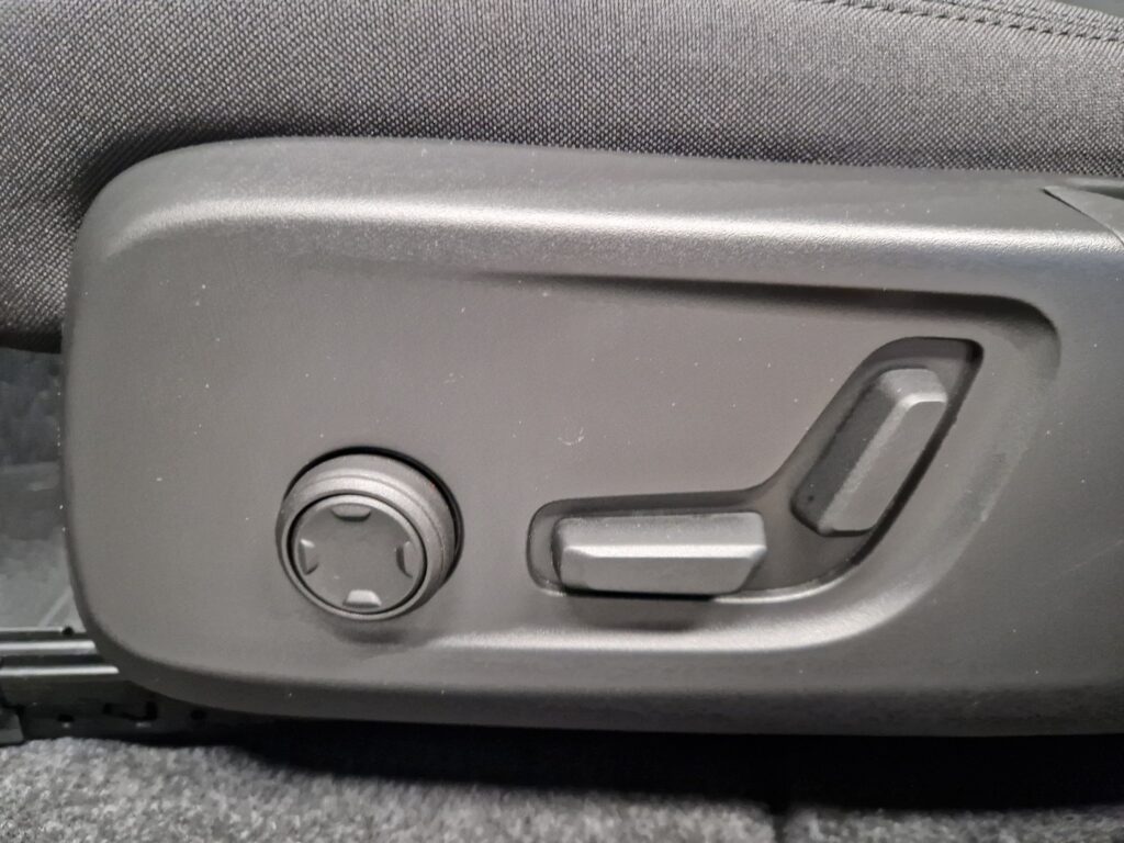 Volvo C40, image 18