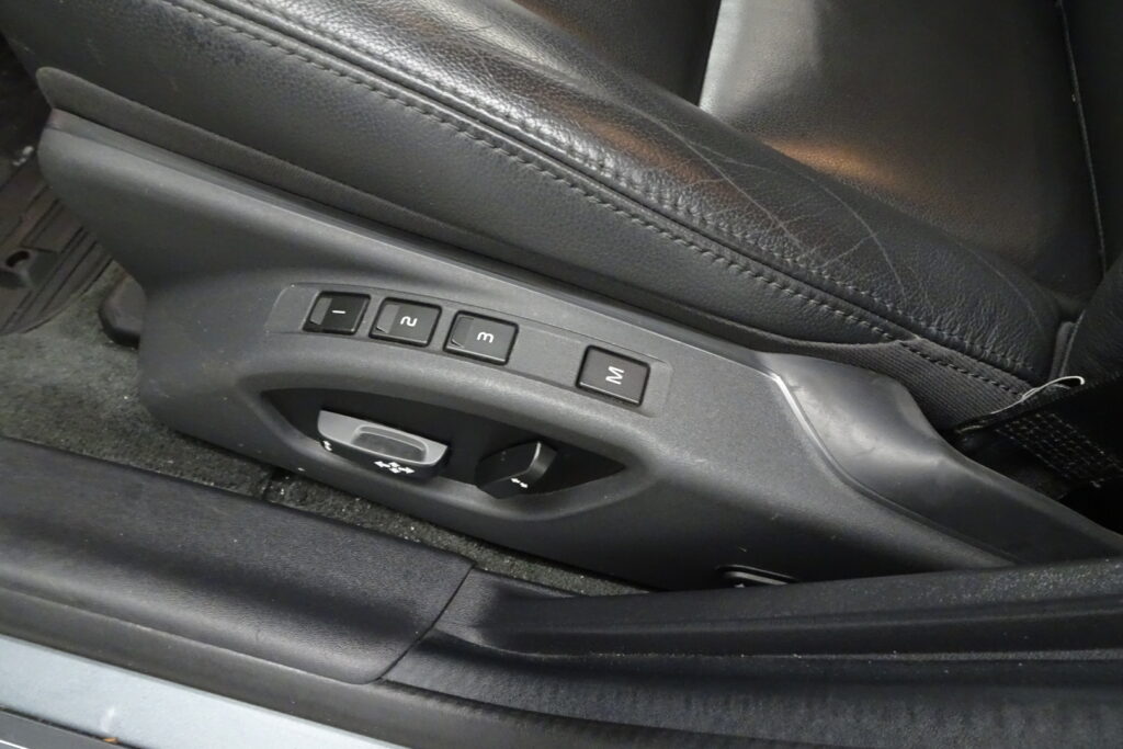 Volvo V60 Cross Country, image 10