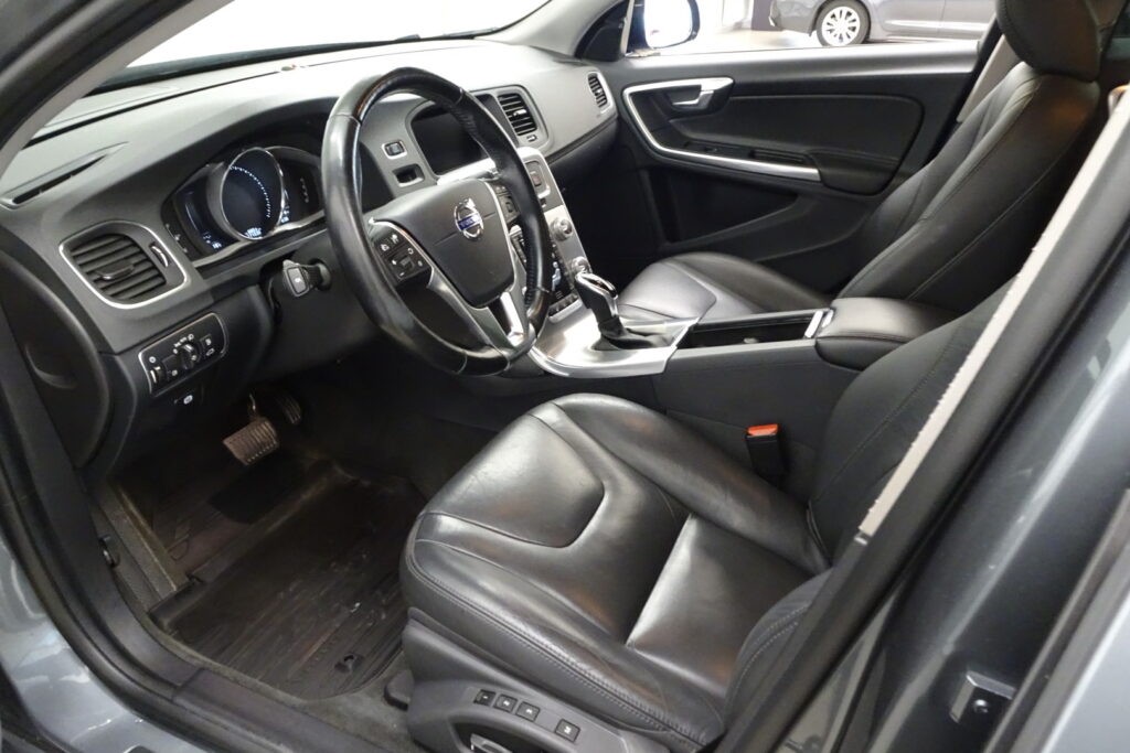 Volvo V60 Cross Country, image 11