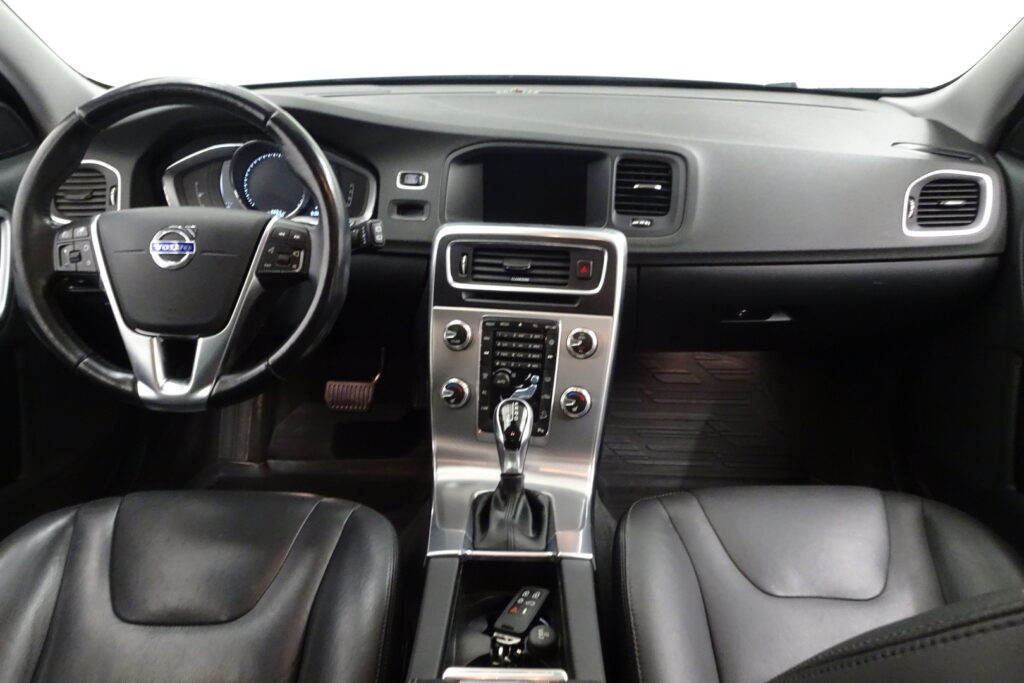 Volvo V60 Cross Country, image 15