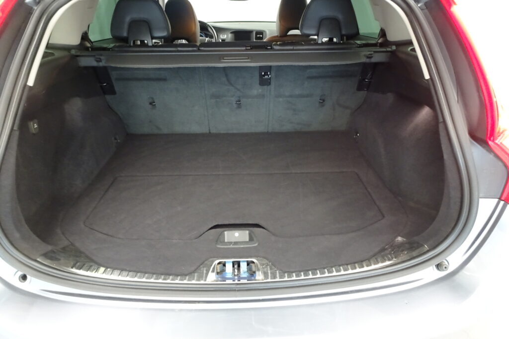 Volvo V60 Cross Country, image 16