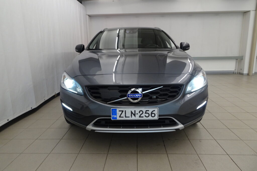 Volvo V60 Cross Country, image 2