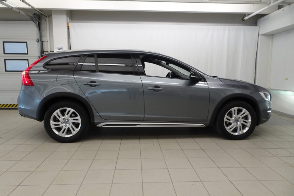 Volvo V60 Cross Country, image 3