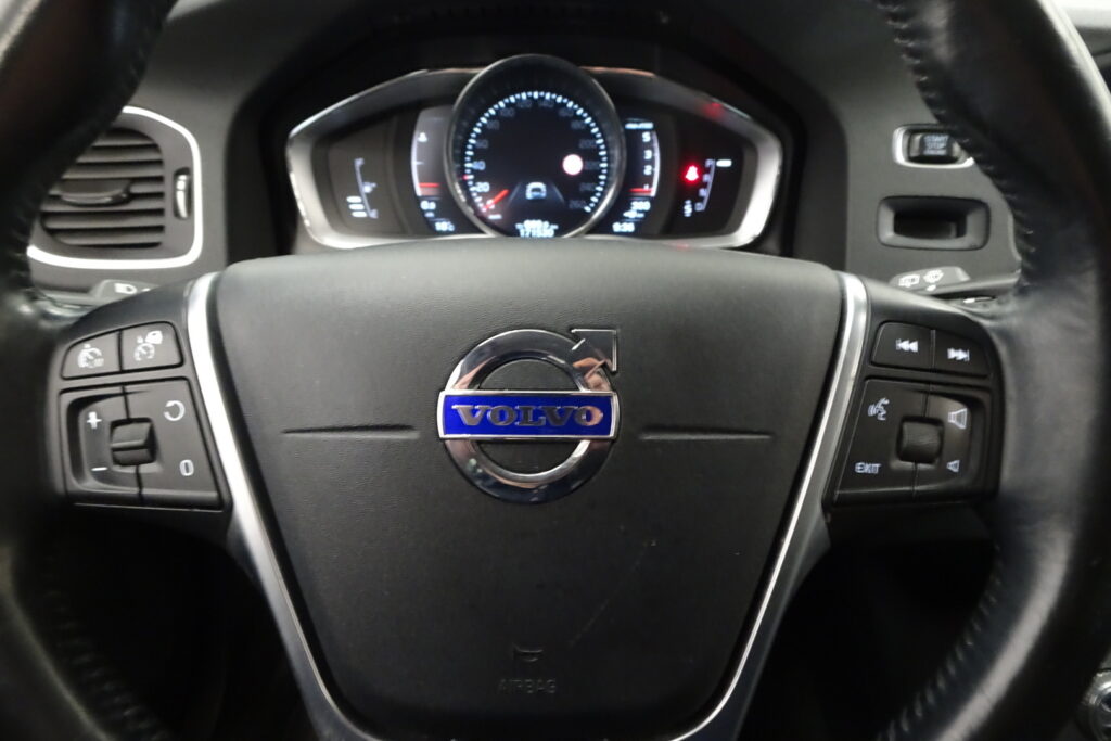 Volvo V60 Cross Country, image 6