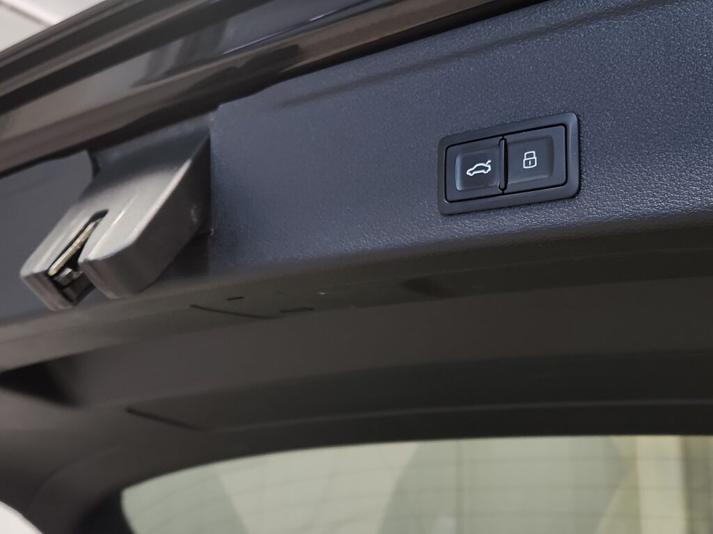 Audi A4, image 22
