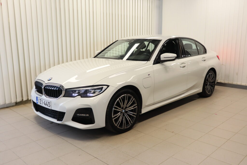 BMW 330, image 1