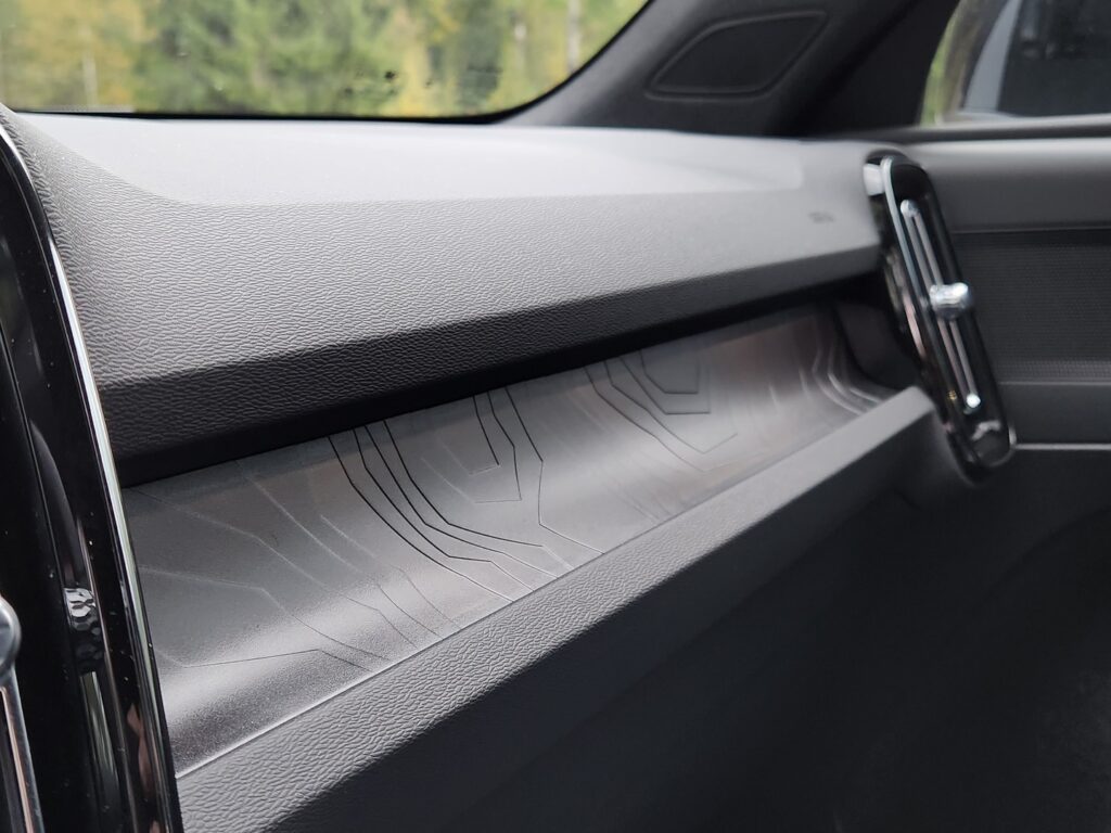 Volvo EX40, image 14