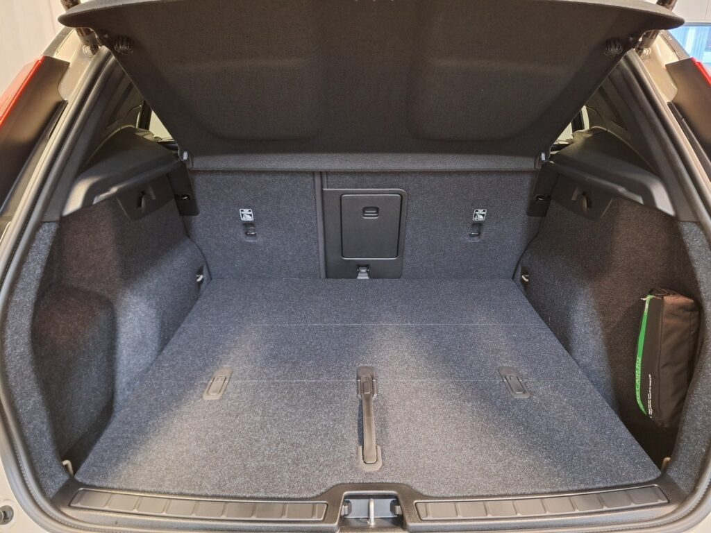 Volvo EX40, image 16