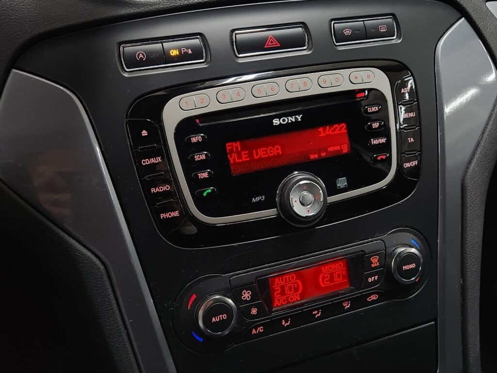 Ford Mondeo, image 13