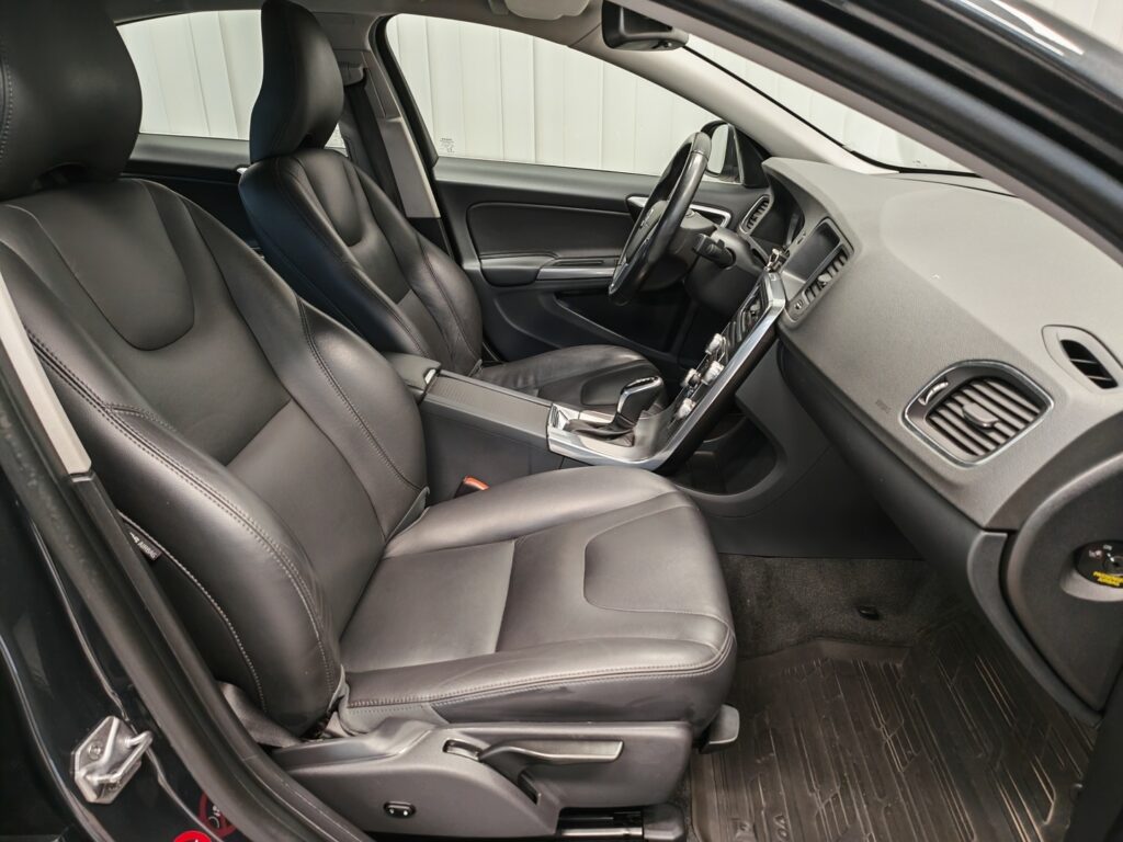 Volvo S60, image 12