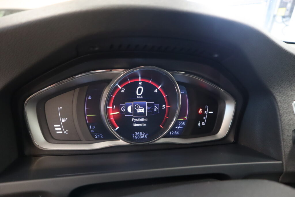 Volvo V60 Cross Country, image 9