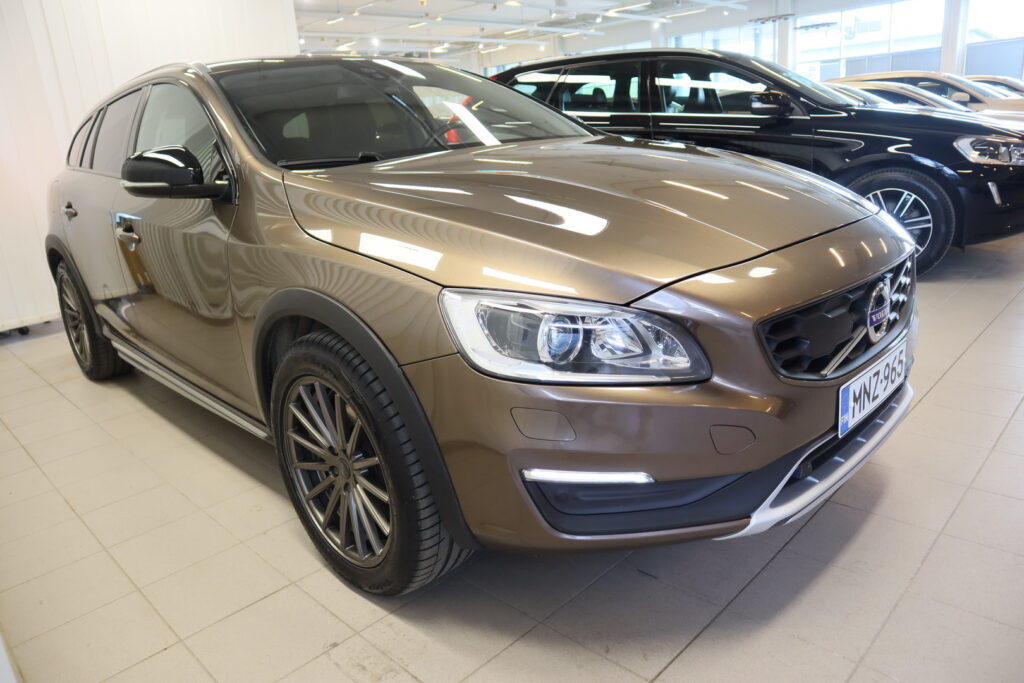 Volvo V60 Cross Country, image 3