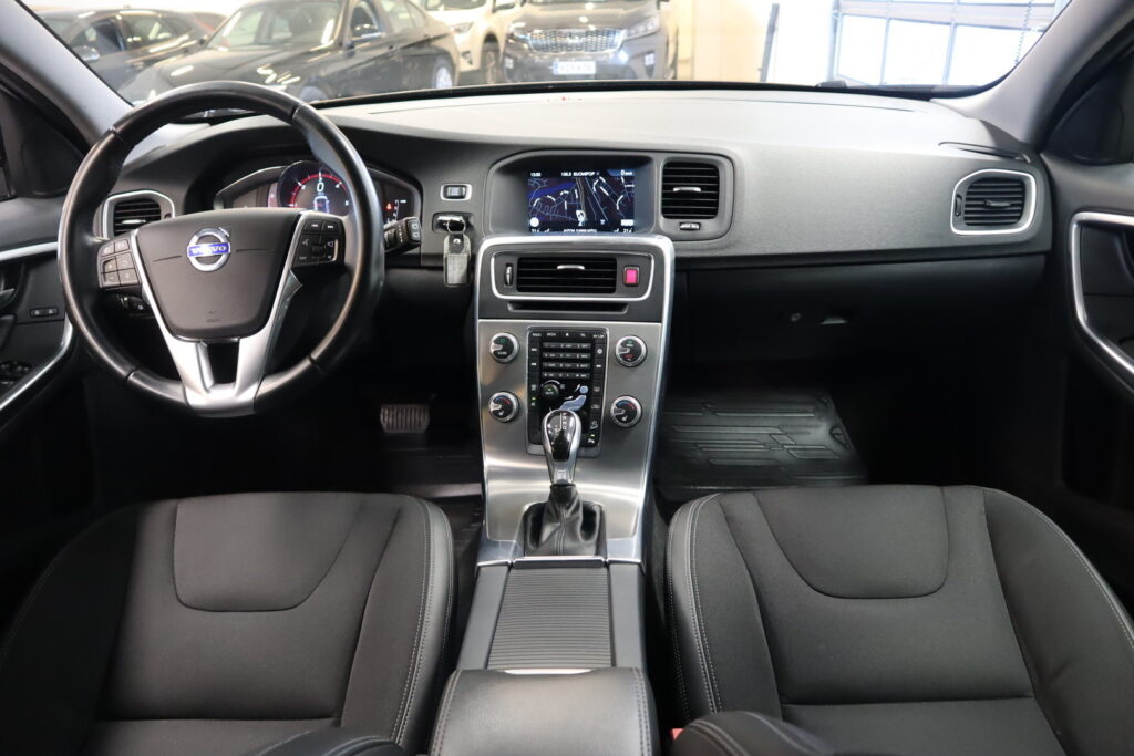 Volvo V60 Cross Country, image 4