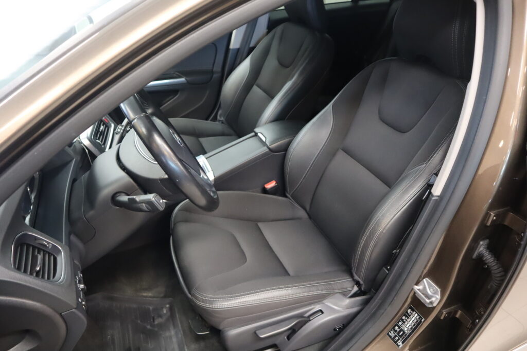 Volvo V60 Cross Country, image 5