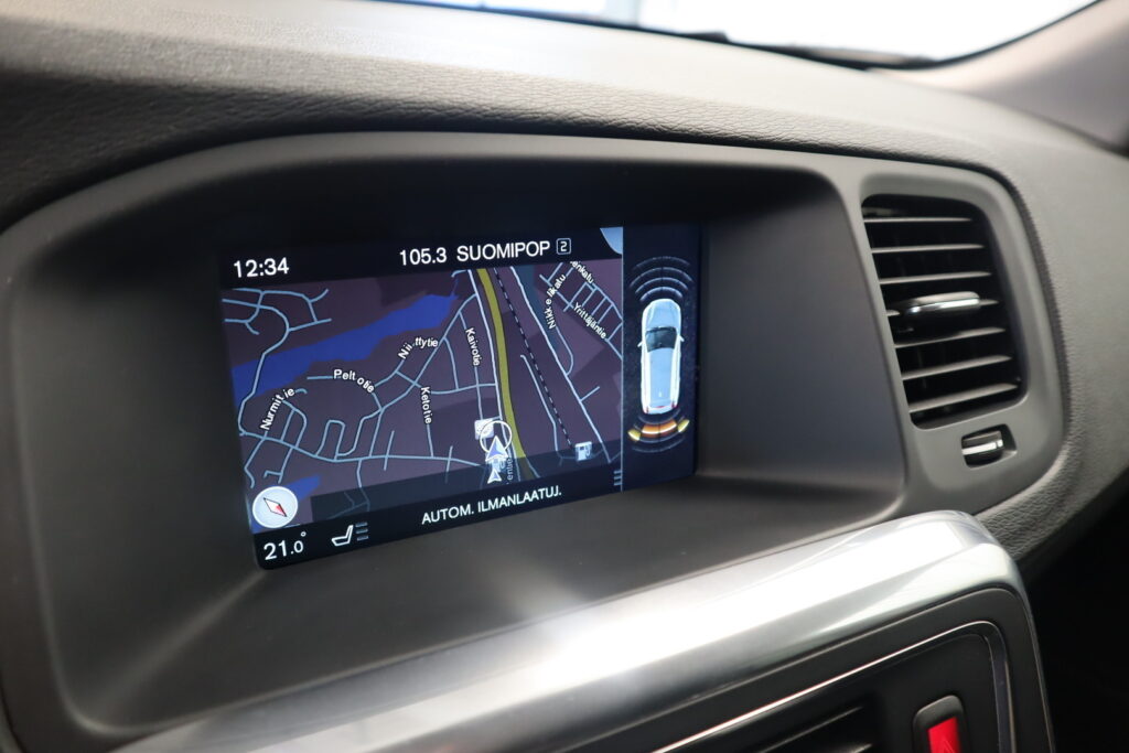 Volvo V60 Cross Country, image 8