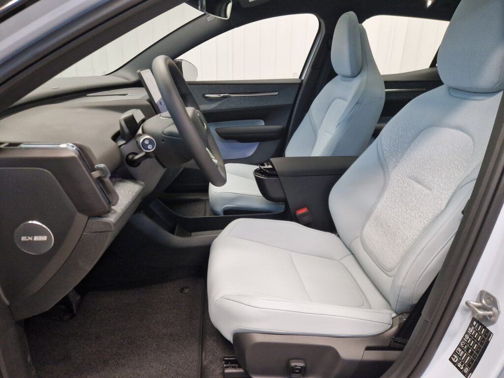 Volvo EX30, image 17