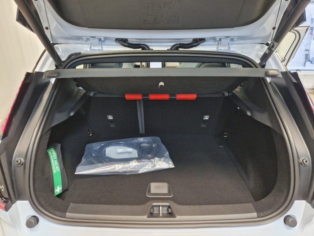 Volvo EX30, image 22