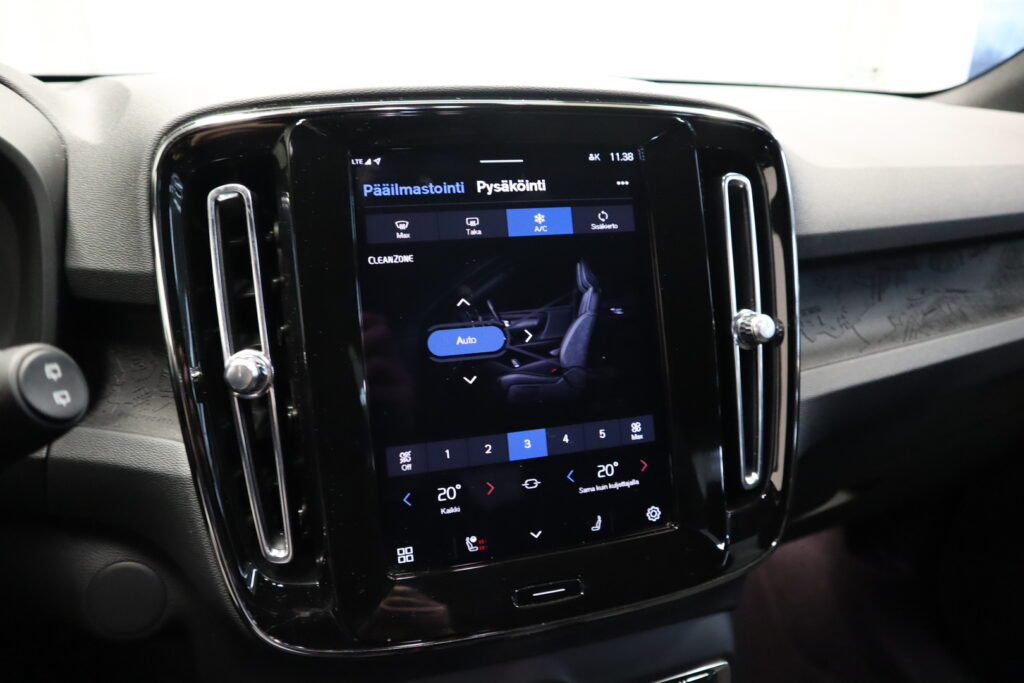 Volvo XC40, image 13