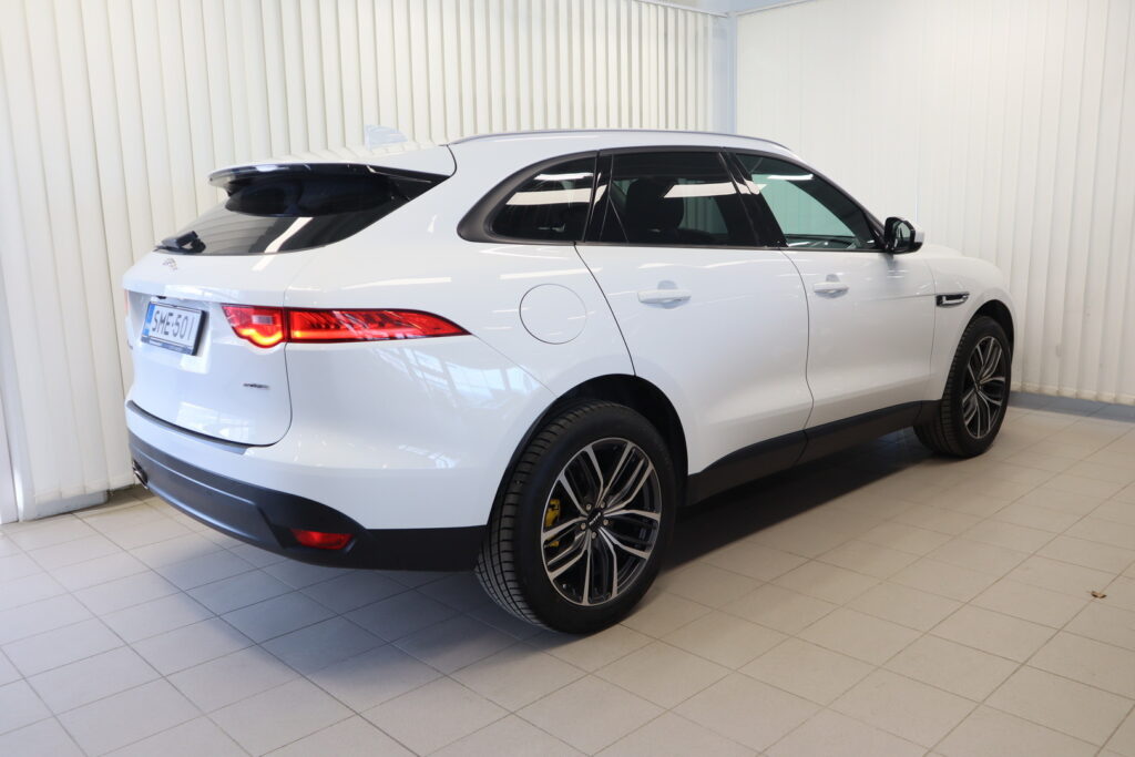 Jaguar F-PACE, image 2