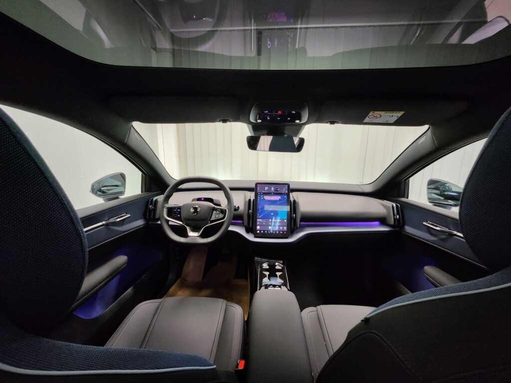 Volvo EX30, image 10