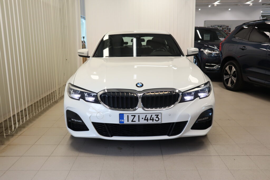 BMW 330, image 2