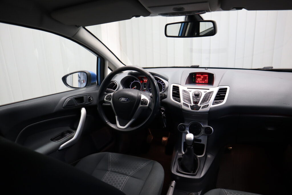 Ford Fiesta, image 10