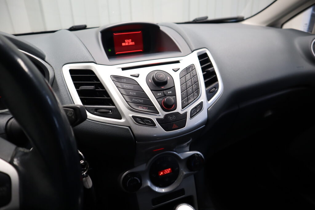 Ford Fiesta, image 7