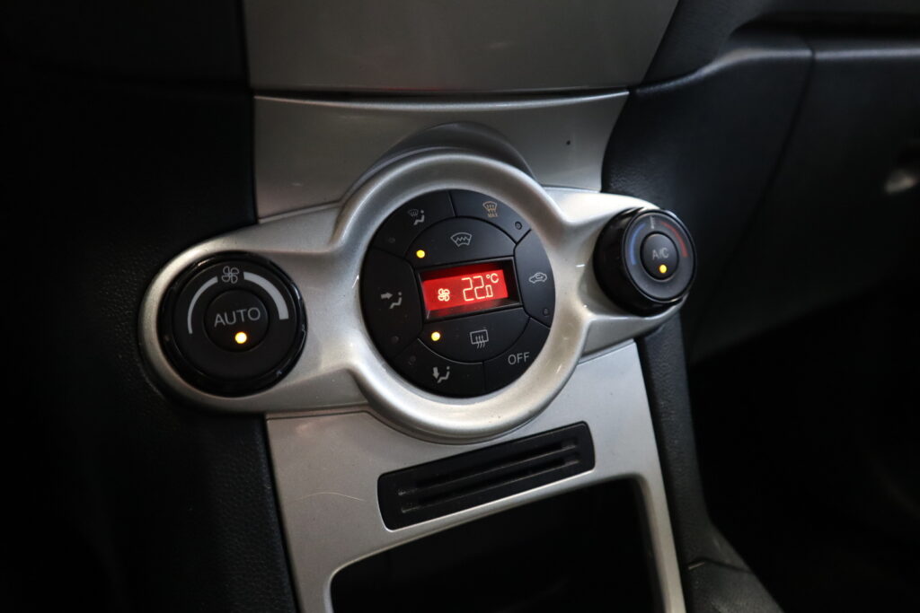 Ford Fiesta, image 8